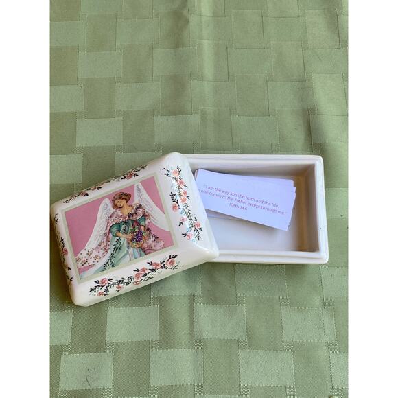 DaySpring Ceramic Angel Trinket box with Lid and Scripture Verse Cards T9675 - Picture 8 of 12